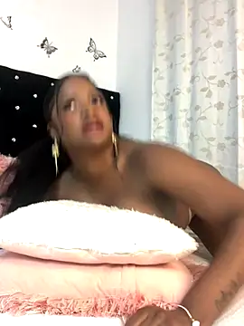 Snapshot of ValerieBlakee chatting on October 5, 1:27 pm ValerieBlakee online show from October 5, 1:27 pm