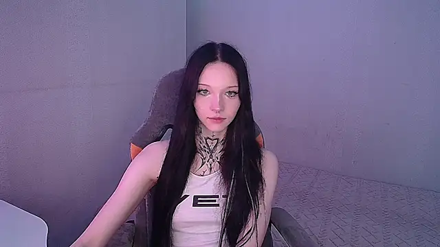 mefwhore online show from October 13, 5:15 pm