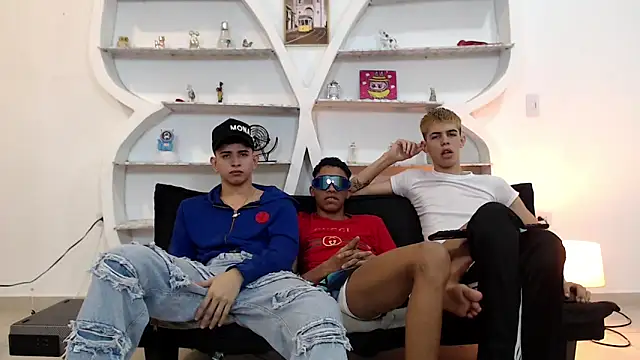 KING OFF BOYS online show from December 1, 1:47 pm