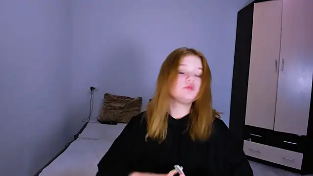 LaseyMoon online show from December 19, 9:34 am