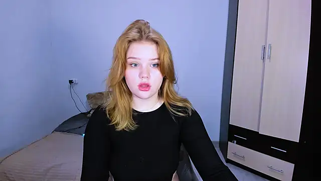 LaseyMoon online show from December 3, 2:14 am