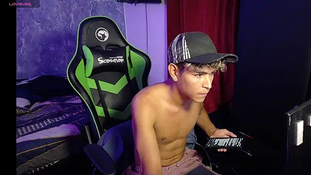 twinks 28 online show from October 13, 9:12 am