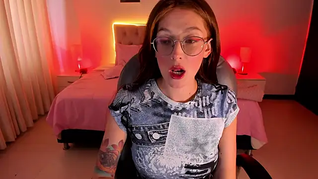 Snapshot of Emily_Warren_ chatting on September 24, 8:19 pm Emily Warren online show from September 24, 8:19 pm