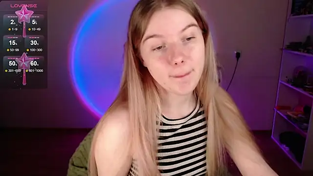 Strawberry juli online show from April 19, 1:33 pm