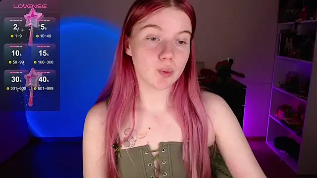 Strawberry juli online show from November 9, 9:05 am