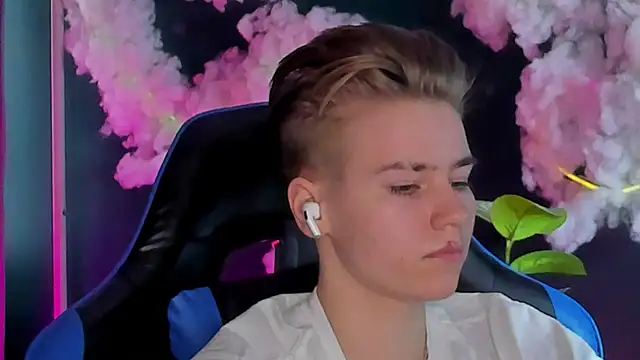 Jean Wilsons online show from April 13, 11:33 am