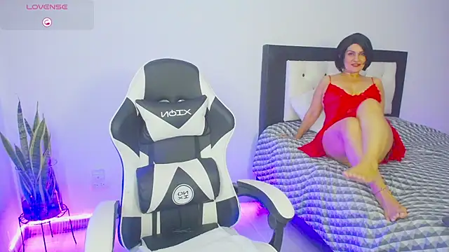 CarolinneFiotti online show from October 19, 7:49 pm