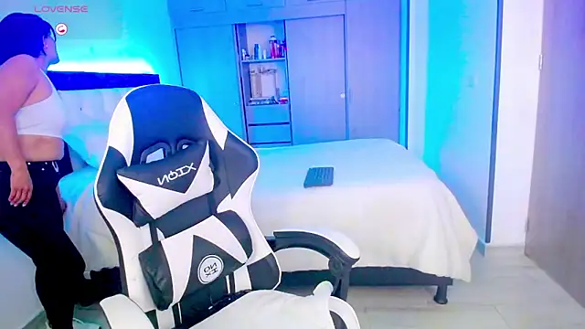 CarolinneFiotti online show from November 29, 4:00 pm