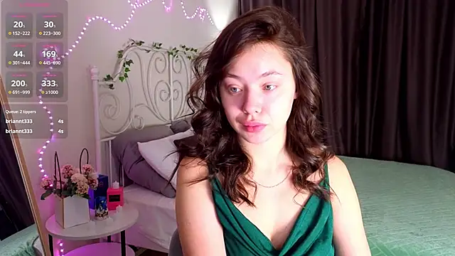 meow mellie online show from December 4, 1:30 am