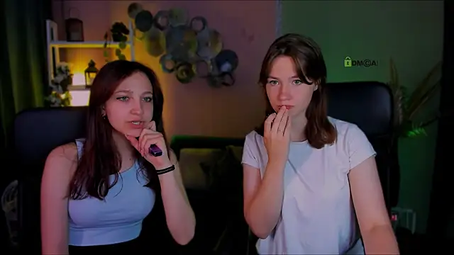 Snapshot of helli_belli chatting on September 23, 7:23 pm helli belli online show from September 23, 7:23 pm