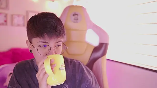 tommy blue online show from March 26, 1:02 pm