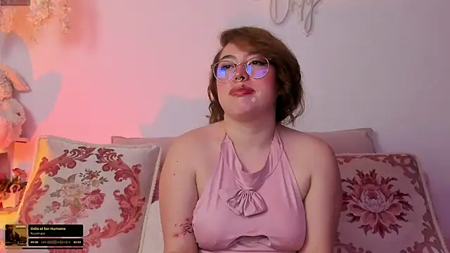 Snapshot of julieta_cooper20 chatting on September 24, 4:33 am julieta cooper20 online show from September 24, 4:33 am