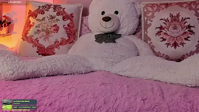 Snapshot of julieta_cooper20 chatting on September 29, 5:23 am julieta cooper20 online show from September 29, 5:23 am