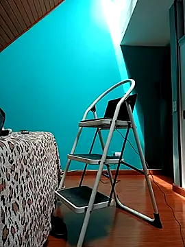 Ariana Rodriguez online show from November 17, 4:30 pm