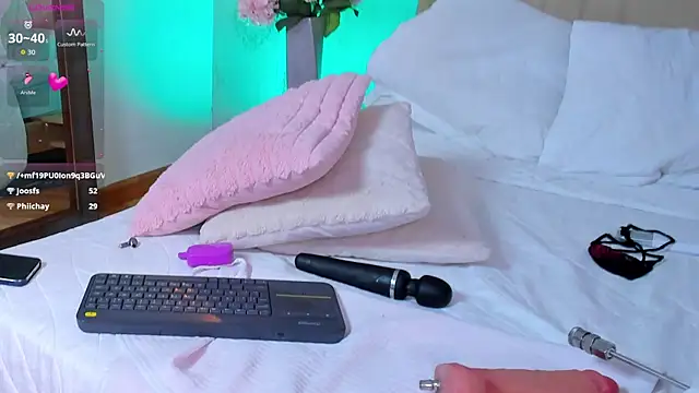 isabella winkler online show from October 12, 5:15 pm