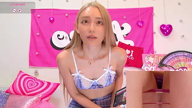 -LOCOMOCO- online show from October 8, 10:30 am