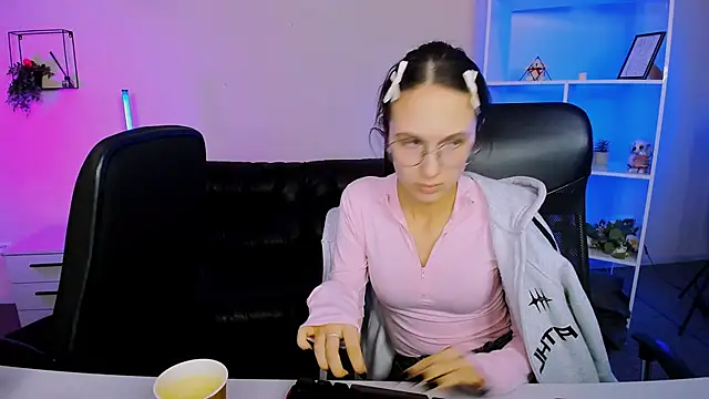 mona cloud online show from November 17, 2:56 am