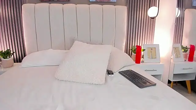 GiannaColling1 online show from November 13, 9:47 pm