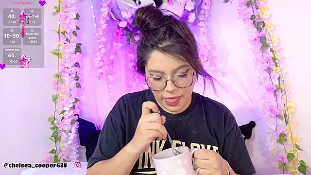 chelsea  coo online show from September 8, 9:03 pm