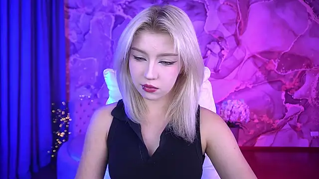 Snapshot of SelenaIris chatting on October 21, 8:13 pm SelenaIris online show from October 21, 8:13 pm