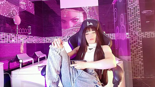 Small Hot19 online show from May 31, 9:48 am