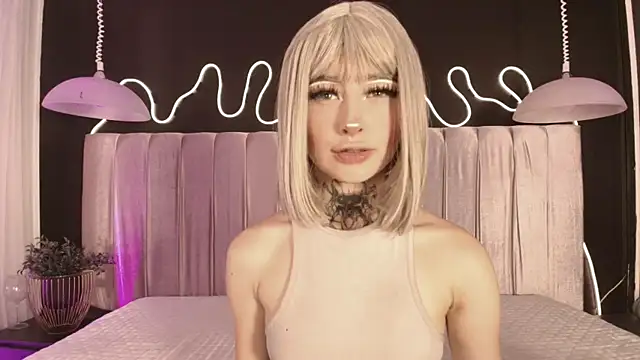 Zhally Dee online show from February 17, 7:35 pm