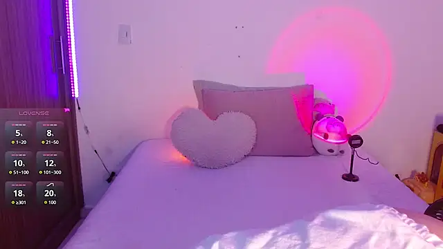 Oliviargf online show from February 20, 12:18 pm