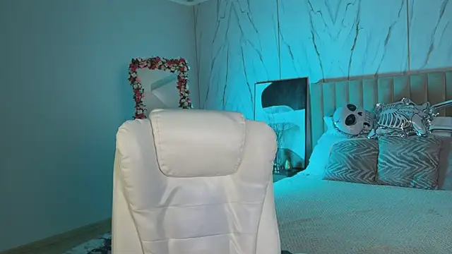  Vikky Moon  online show from November 8, 1:43 am