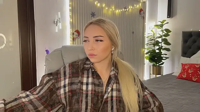 OhMyEmma online show from December 22, 1:20 am