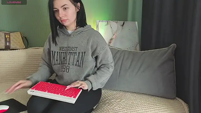 Snapshot of Charlotte_Woods chatting on October 3, 4:28 am Charlotte Woods online show from October 3, 4:28 am