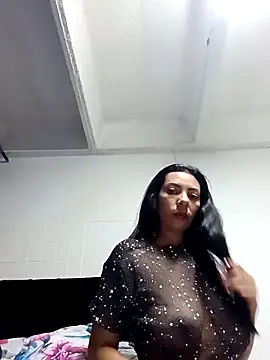 DaphneRosses online show from February 23, 1:10 pm