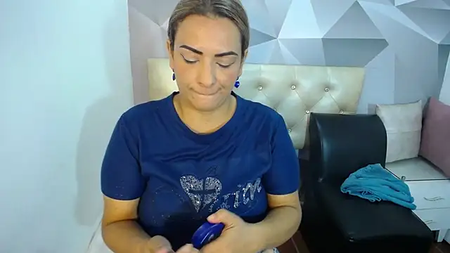 Milf-Prettyboobs online show from December 23, 10:52 am