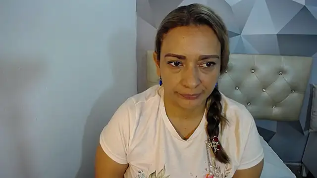 Milf-Prettyboobs online show from December 15, 6:24 pm