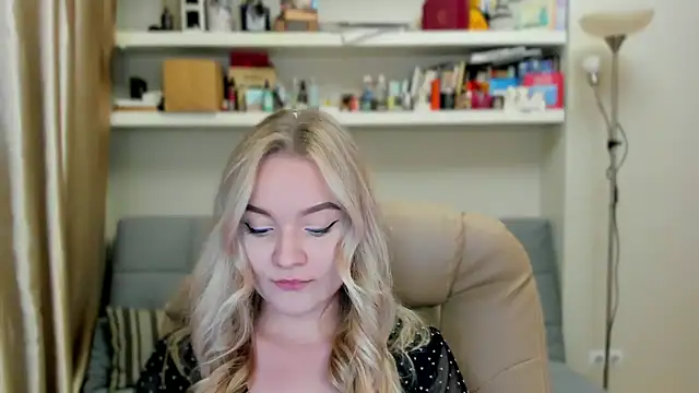 Kara Smith  online show from October 4, 1:00 am