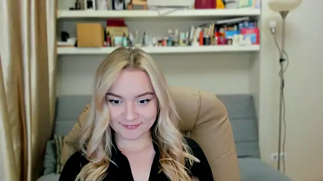 Kara Smith  online show from September 18, 1:48 am