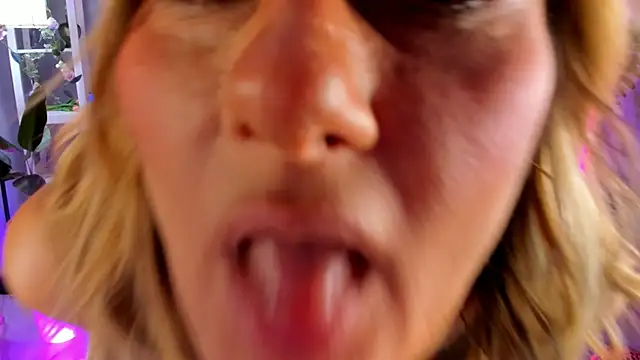 SarahAlluring online show from October 20, 12:19 pm