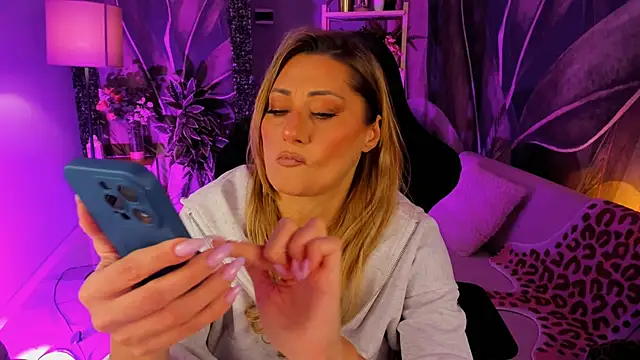 SarahAlluring online show from November 20, 12:28 pm