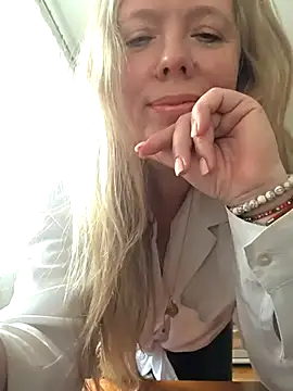 Irina3718 online show from February 2, 11:09 am