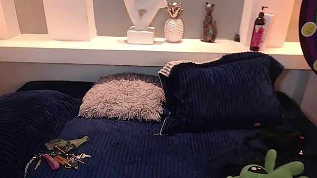 Snapshot of milu_w4llace chatting on October 21, 11:42 pm milu w4llace online show from October 21, 11:42 pm