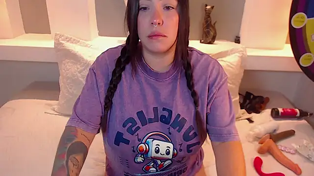 Snapshot of milu_w4llace chatting on September 26, 12:19 am milu w4llace online show from September 26, 12:19 am