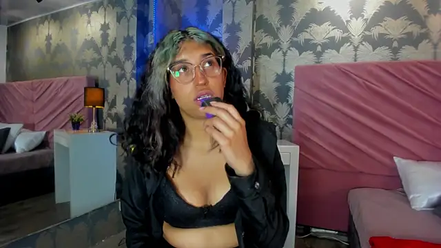 Karin Ks online show from November 28, 9:07 pm