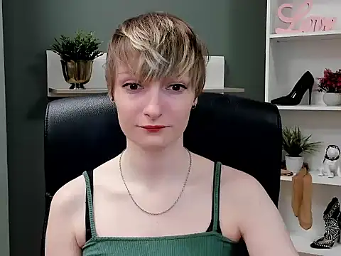 Snapshot of hottieBlair chatting on September 17, 6:22 am hottieBlair online show from September 17, 6:22 am