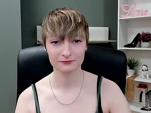 Snapshot of hottieBlair chatting on October 16, 6:16 am hottieBlair online show from October 16, 6:16 am