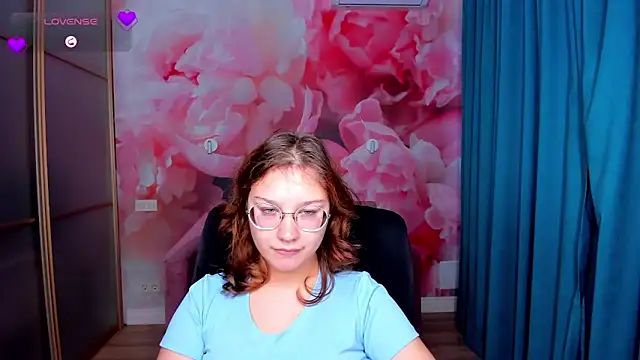 AngelinaLow online show from November 25, 12:40 pm