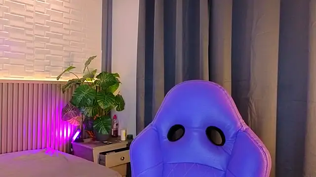 TiffanyWalk online show from November 29, 11:47 am