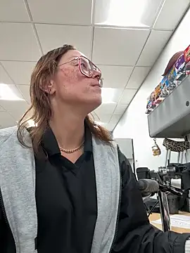 SpaceCowWhore online show from September 20, 2:26 pm