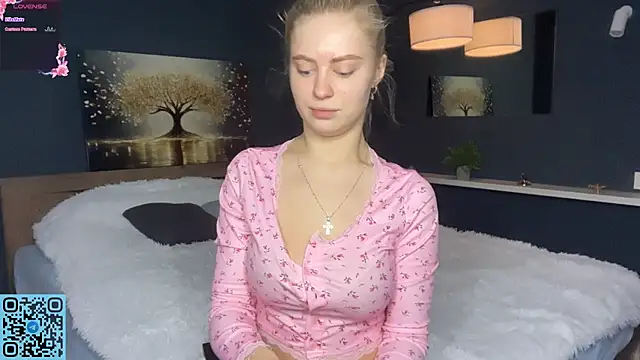 RadiantBliss online show from October 4, 8:46 pm