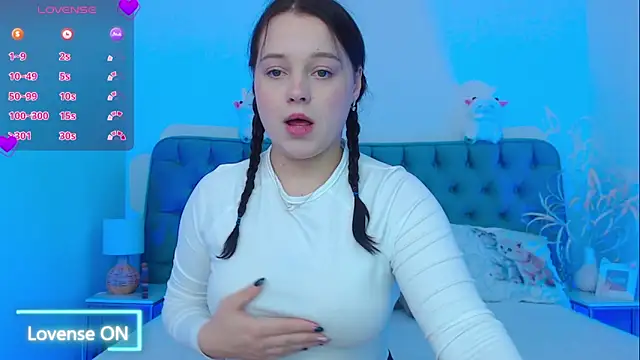 Snapshot of Cute_kitty- chatting on October 9, 9:19 pm Cute kitty- online show from October 9, 9:19 pm