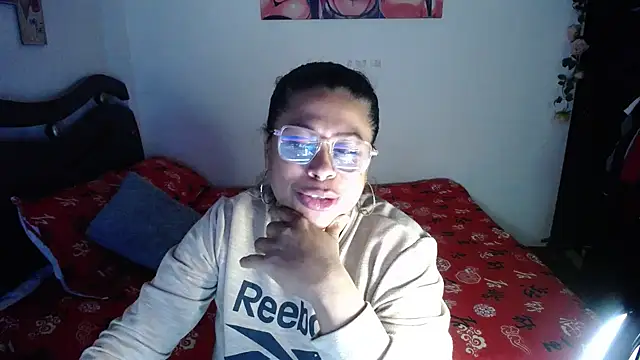 Snapshot of Tu-Reina chatting on October 16, 3:09 am Tu-Reina online show from October 16, 3:09 am