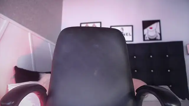 Taylor dolll online show from December 2, 4:20 pm